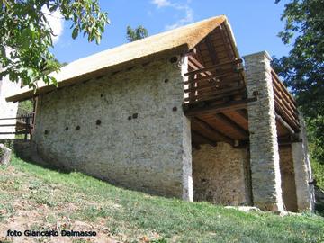 tetto coperto in paglia